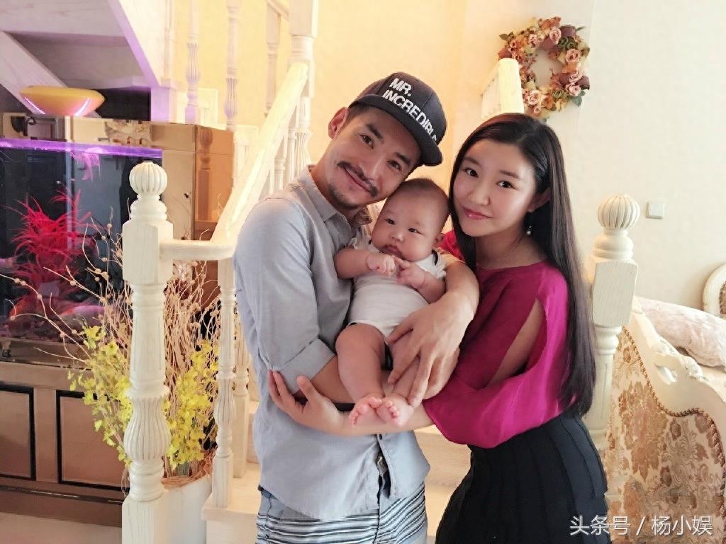 文松,老婆貌美如花,生活中帅气逼人