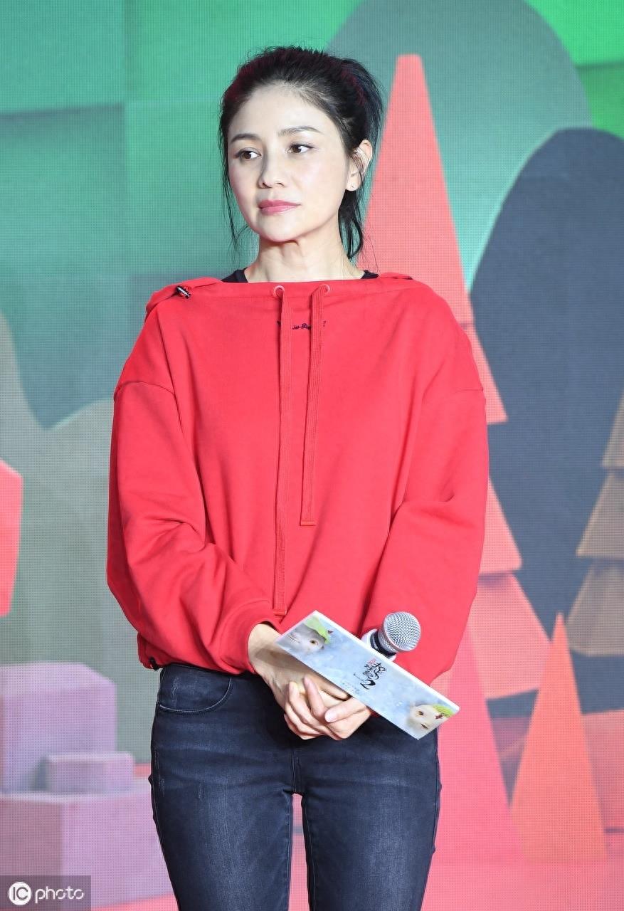 沙溢的老婆胡可,两个宝贝儿子超可爱,真是人生赢家