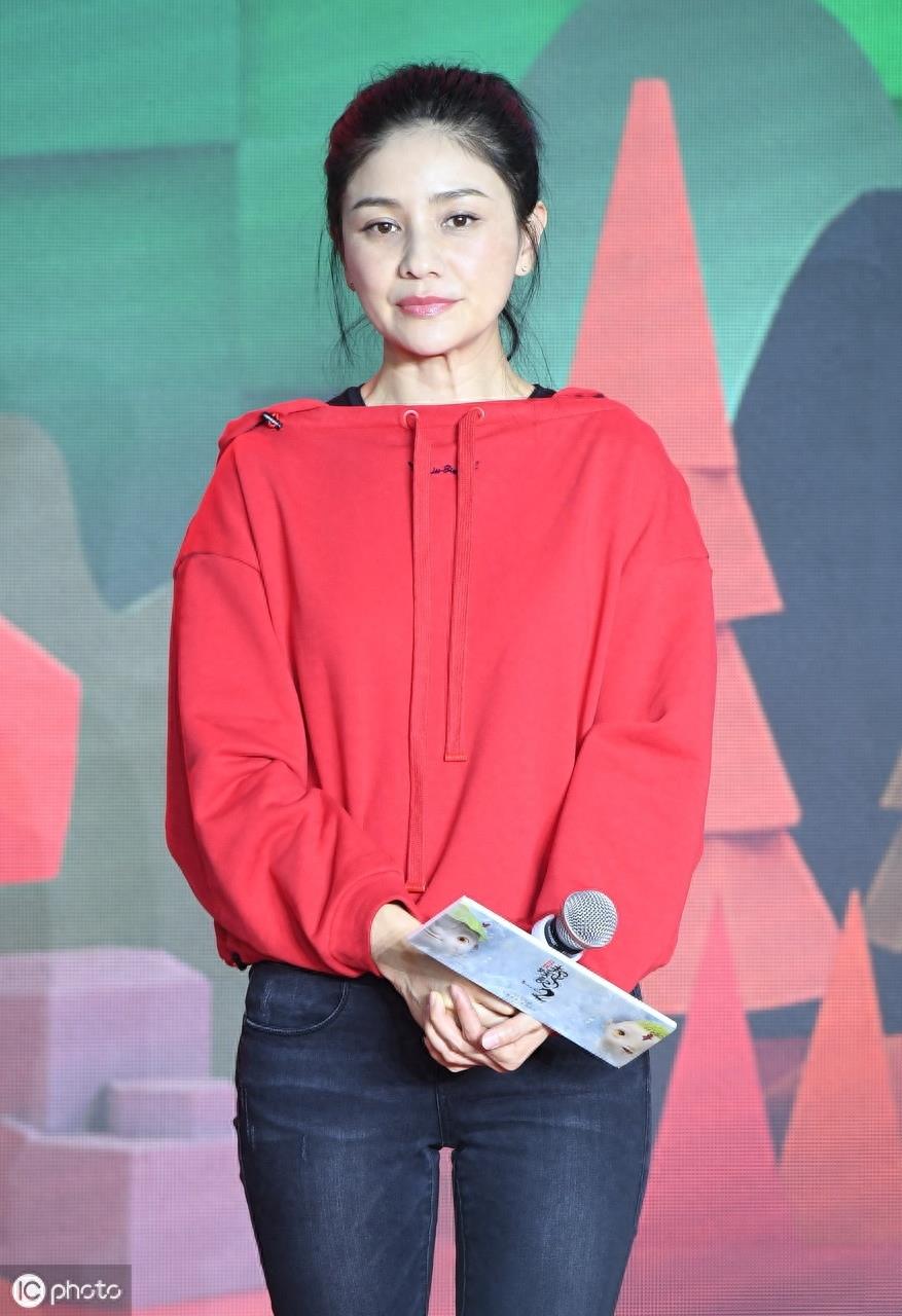 沙溢的老婆胡可,两个宝贝儿子超可爱,真是人生赢家