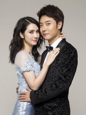 张丹峰和老婆洪欣瑞士过二人世界,俊男美女秀恩爱实在太养眼了!