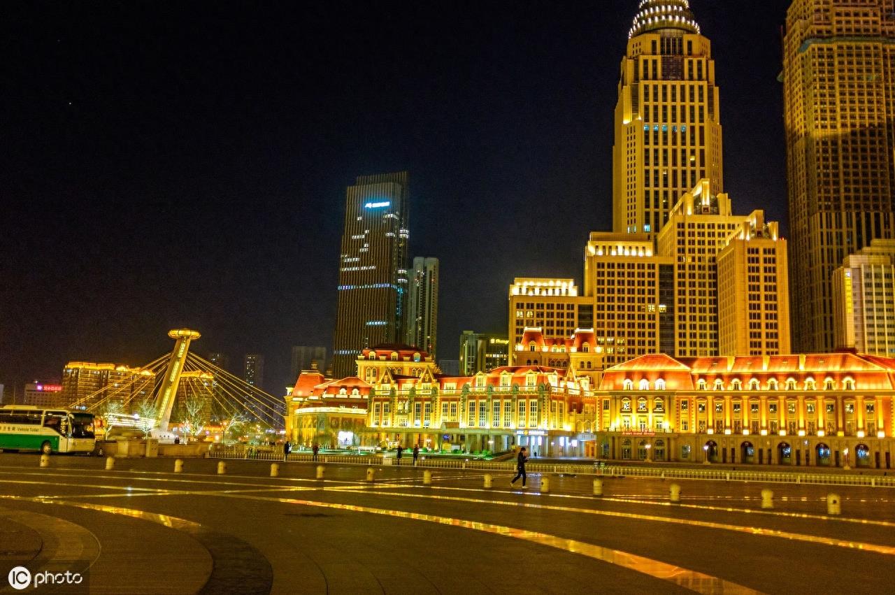 天津津湾广场,天津市区最繁华的地带之一