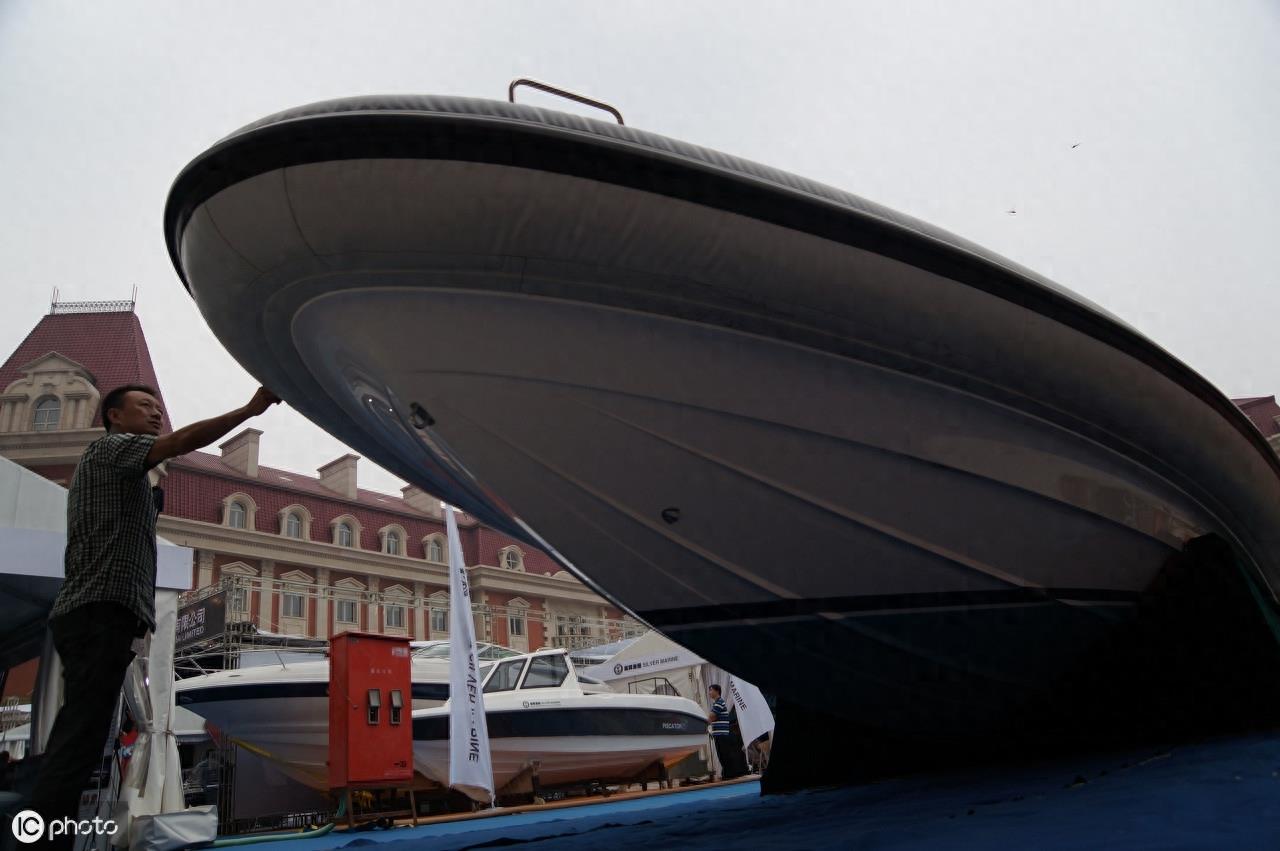 天津津湾广场,天津市区最繁华的地带之一