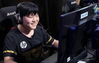 ​魔王Faker高度评价UZI：他就是LPL最强选手，网友：这下稳了