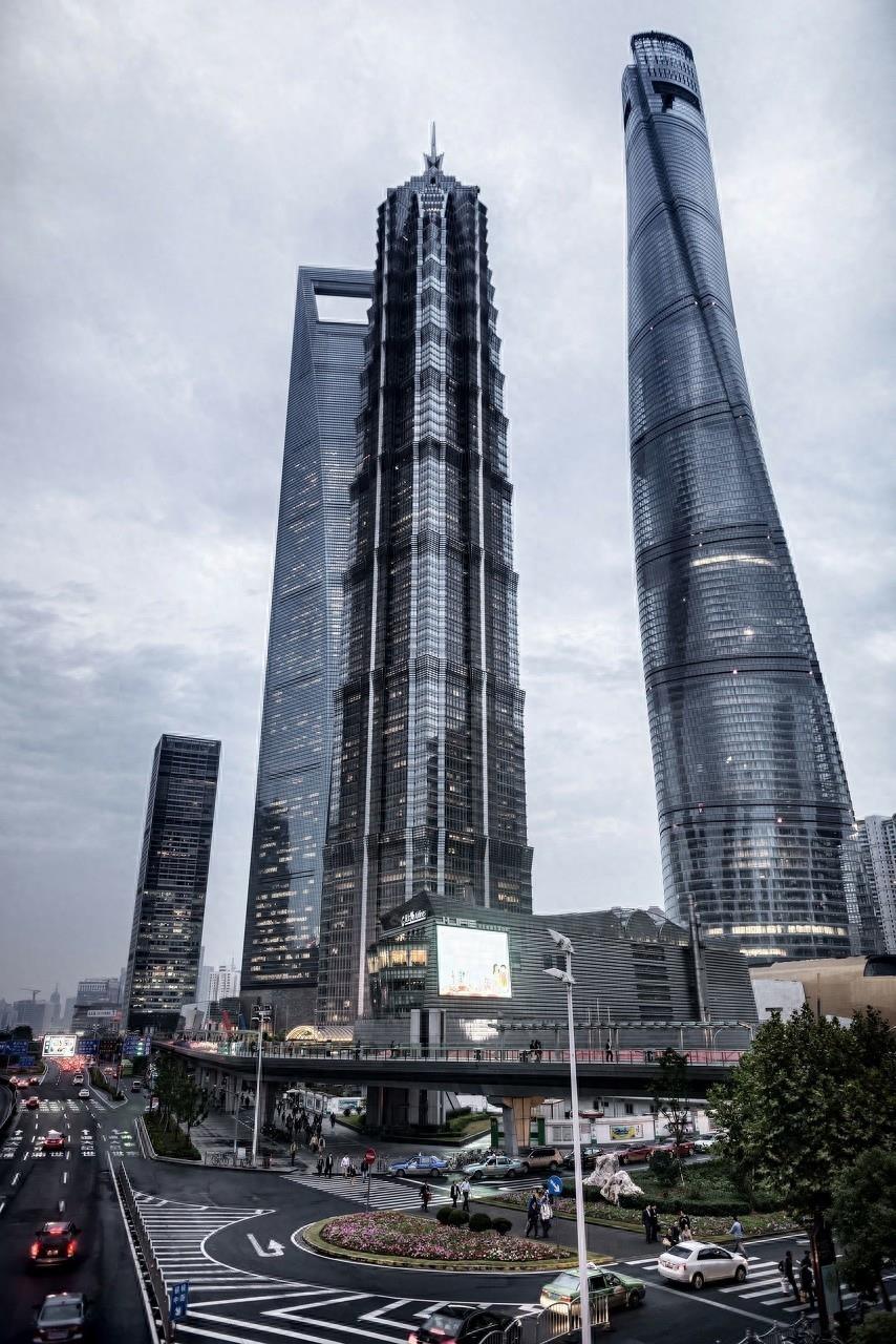 金茂大厦第88层观光厅,高度为340.1米,是目前国内最大的观光厅