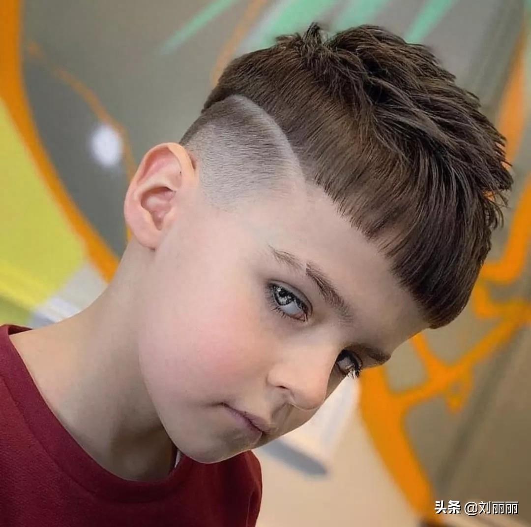 夏日“最帅气”小男孩发型精选,快给儿子收藏了
