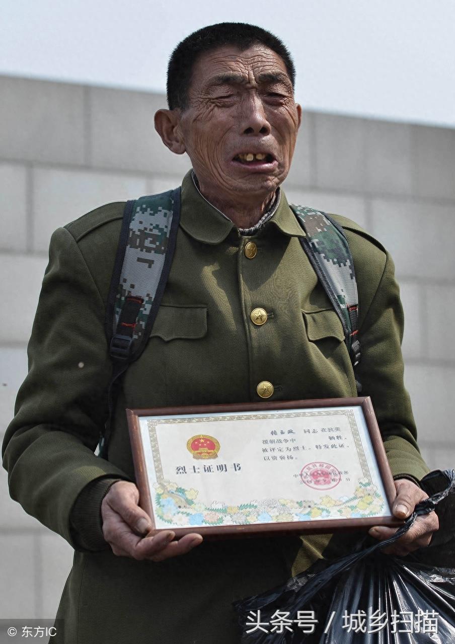 男人有泪不轻弹,8幅男人流泪的照片,哪一幅触动了你的心?