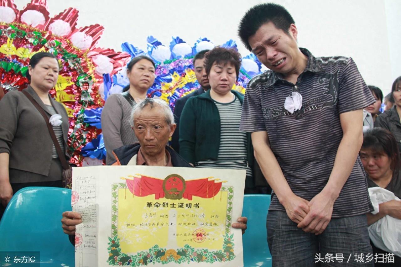 男人有泪不轻弹,8幅男人流泪的照片,哪一幅触动了你的心?