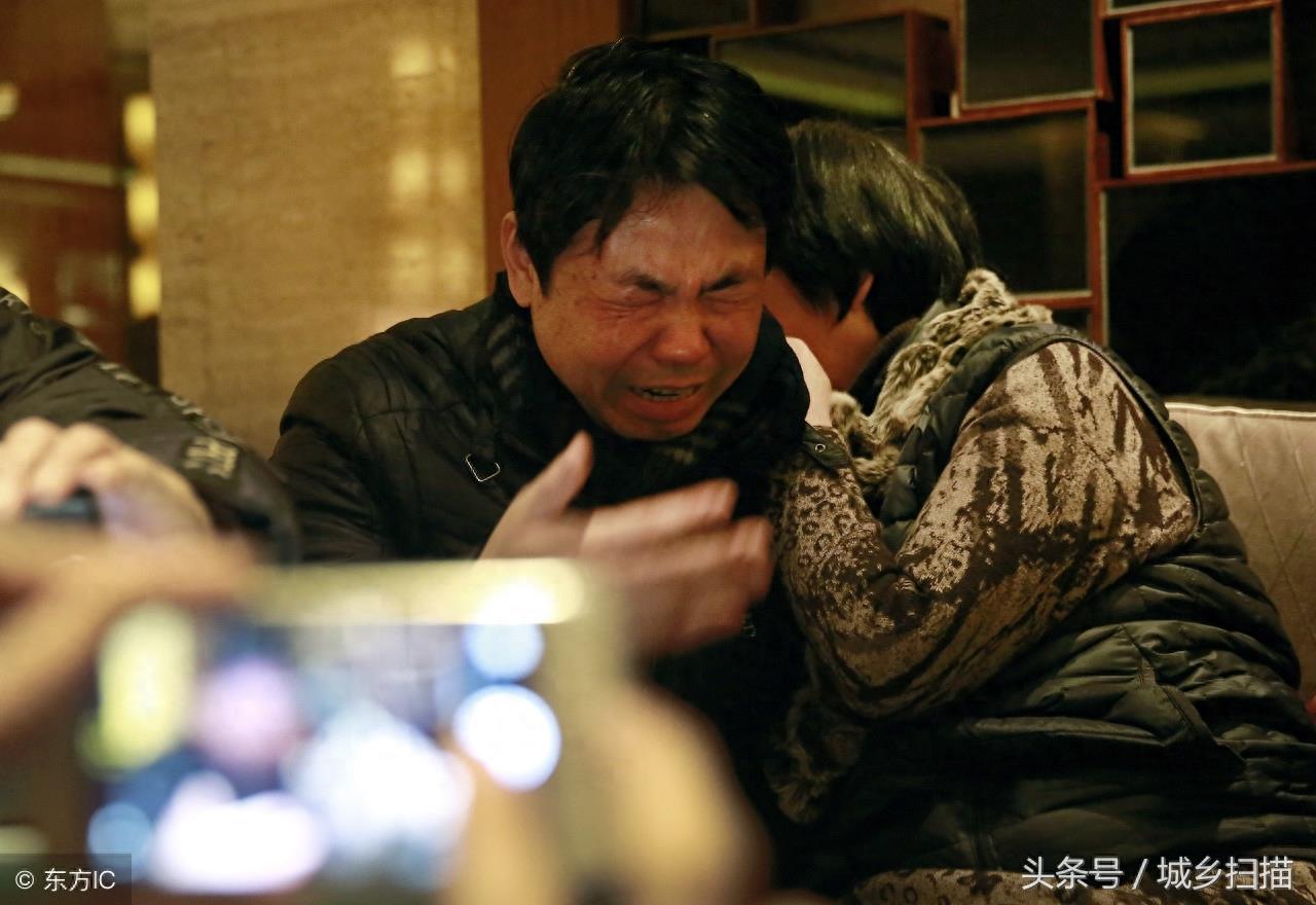 男人有泪不轻弹,8幅男人流泪的照片,哪一幅触动了你的心?