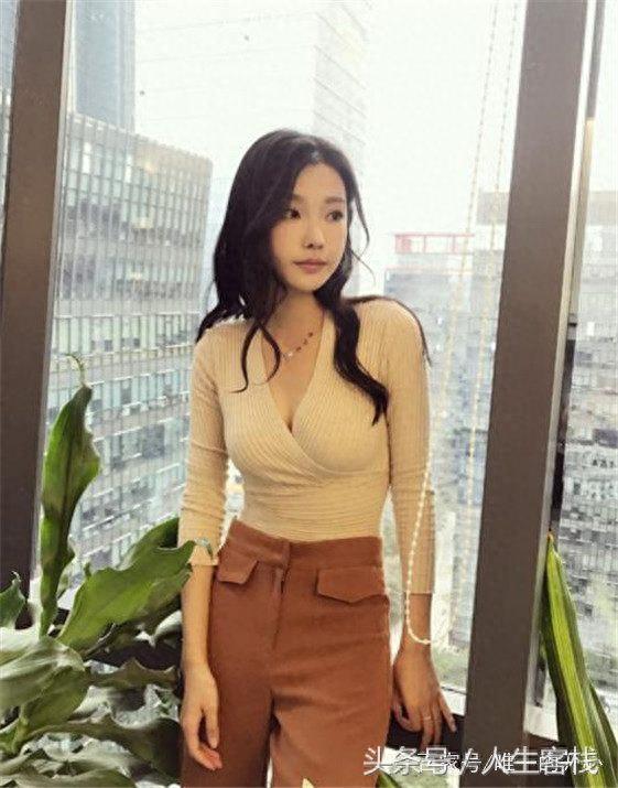 童菲身材高挑性感无比，让无数男人心跳加速！