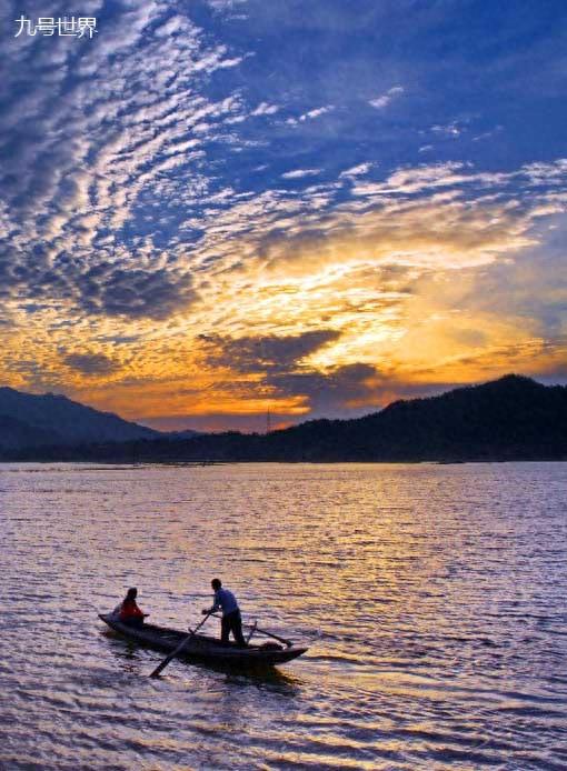 中国最新十大湖泊排行,洞庭湖第三,鄱阳湖第二!