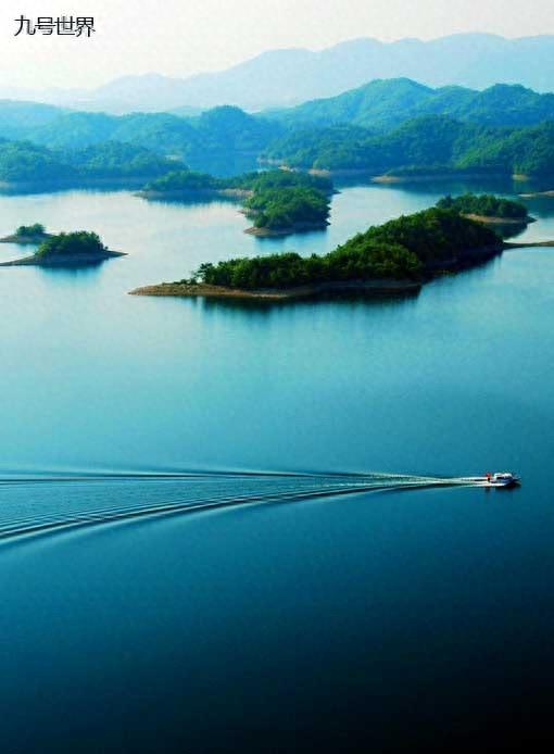 中国最新十大湖泊排行,洞庭湖第三,鄱阳湖第二!