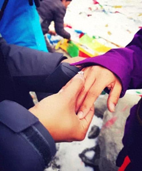 陈亦飞阿里山成功求婚谭维维 5600米高山见证 钻戒闪亮