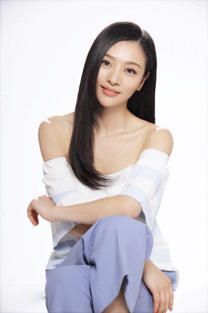 新一代“大青衣”郑清文，甜美靓丽，态度敬业