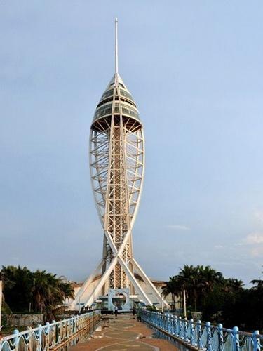 海南热带海洋世界，是中国第一个以热带和海洋为主题的大型公园