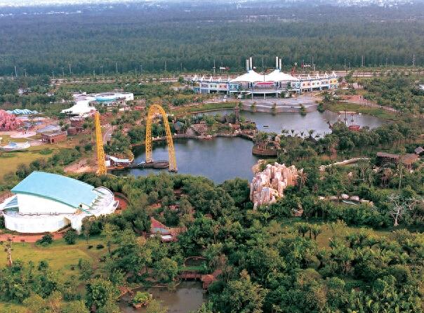 海南热带海洋世界，是中国第一个以热带和海洋为主题的大型公园