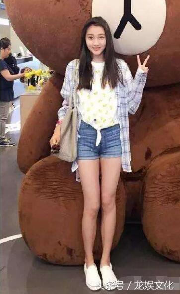 你给关晓彤的腿打多少分？网友：大海啊全是水，关晓彤啊全是腿！