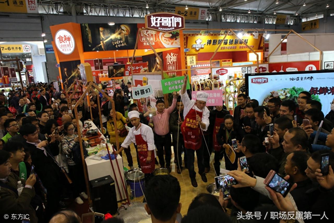 农民工田波：靠一根拉面走红，现在年收入20万，还收了一个女徒弟