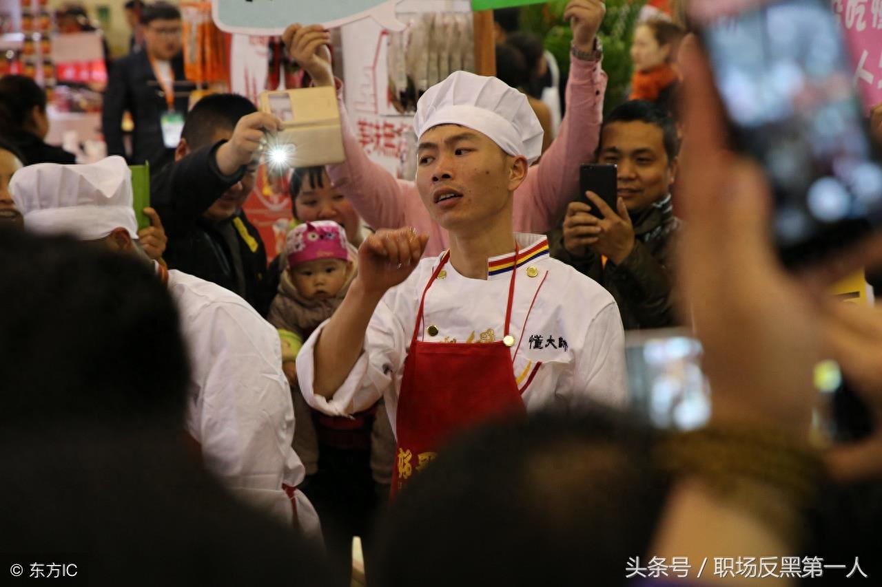 农民工田波：靠一根拉面走红，现在年收入20万，还收了一个女徒弟