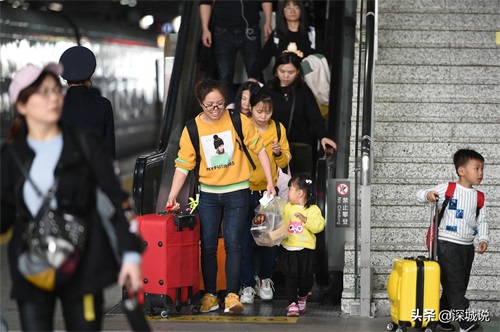 深圳北站全面进入“春运模式”！候车大厅人来人往，游子归心似箭