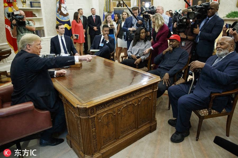 白宫有嘻哈！美国说唱歌手侃爷会晤特朗普亲切拥抱