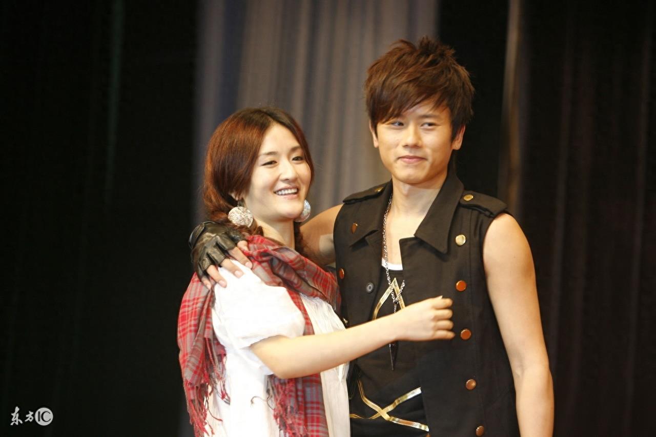 张杰获奖，8字甜蜜表白谢娜，网友：心疼隔了7年又被虐的周笔畅