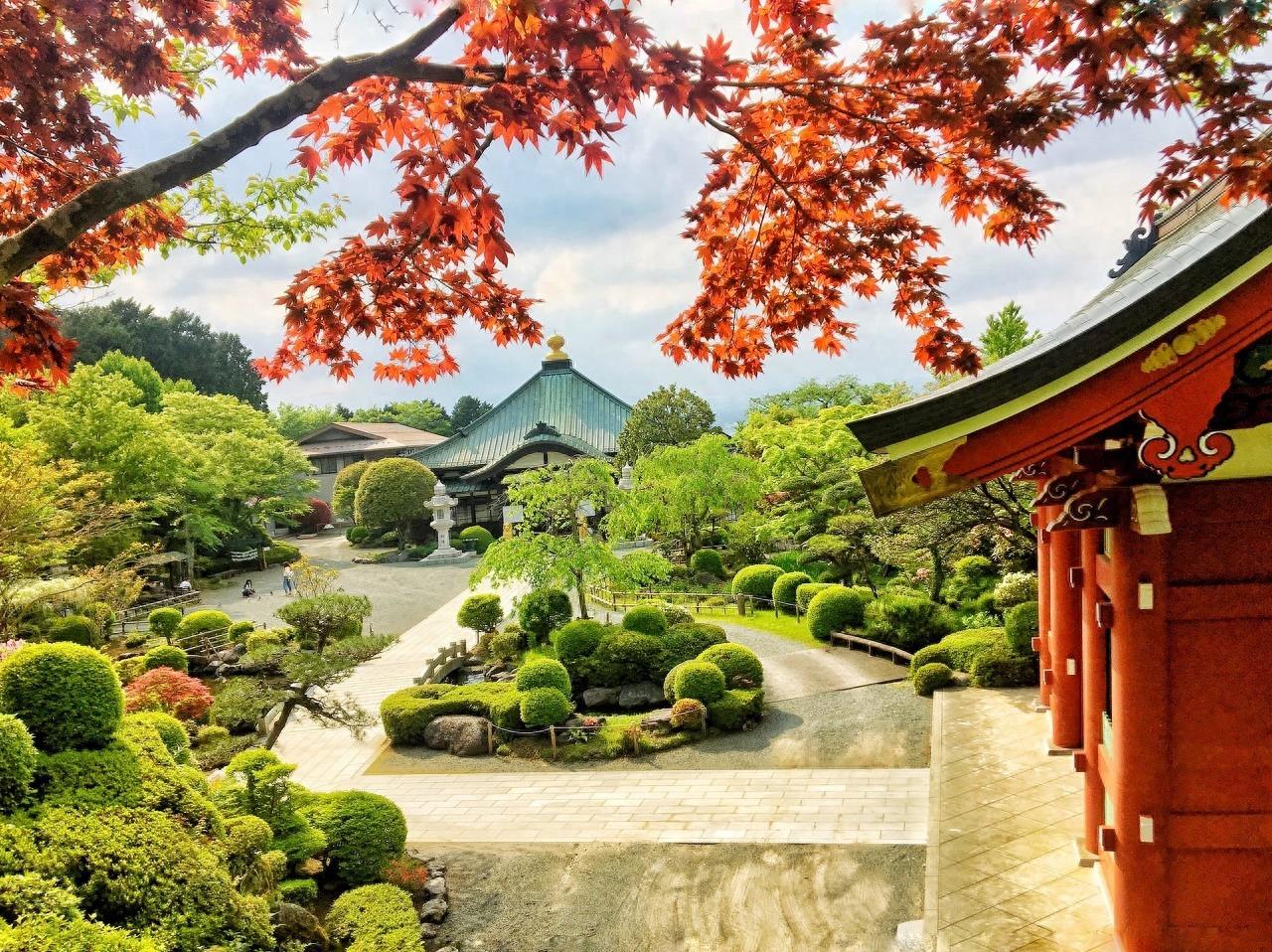 皇居是指日本天皇居住的宫殿