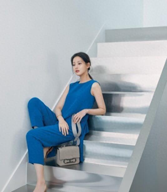 吴涟序公开恋情后首发写真 多彩造型色调活泼 吸引了广大粉丝目光