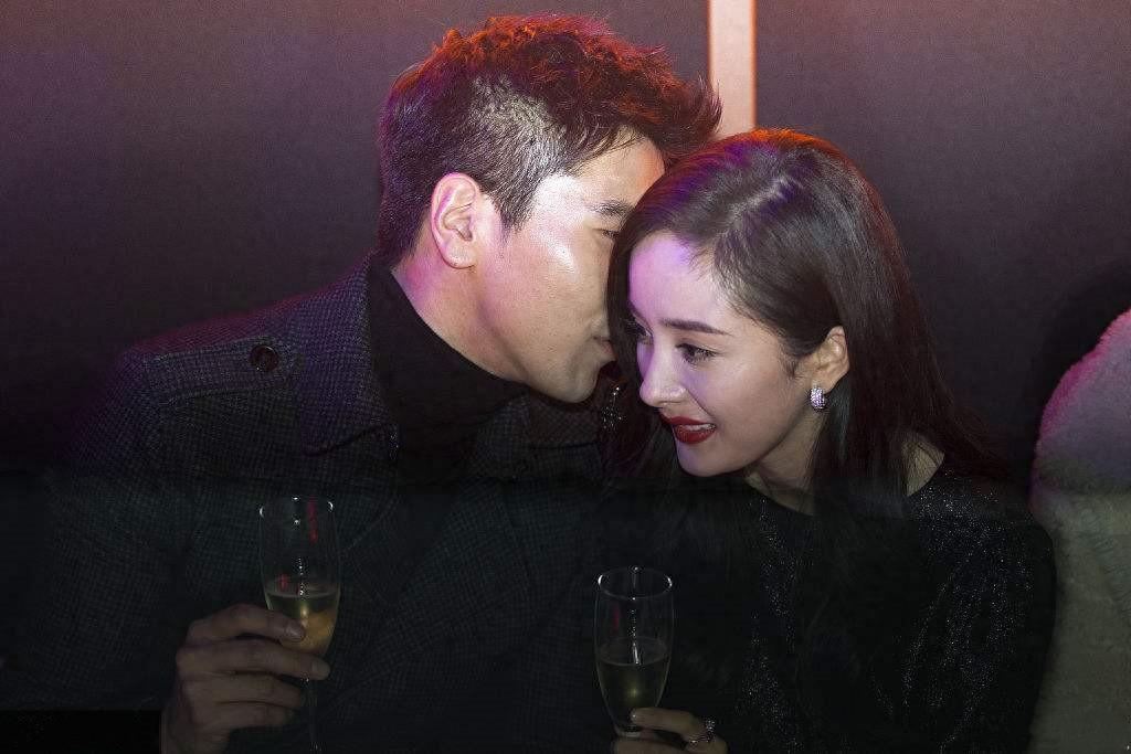 杨幂和赵又廷亲密合影，网友：真真假假分不清，分分钟钟都是戏