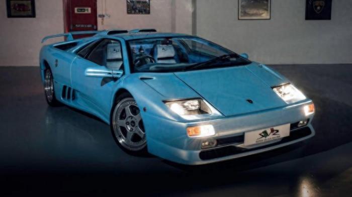 兰博基尼经典款SV超跑，虽历经十几年风雨，但风采依旧