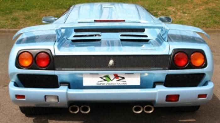 兰博基尼经典款SV超跑，虽历经十几年风雨，但风采依旧