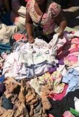 二手的丝袜摊位，不论款式与型号，一沓只卖五块钱