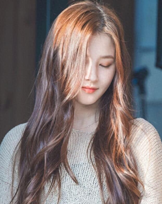 韩国新人女团《MOMOLAND》成员 NANCY 韩美混血身材超好~