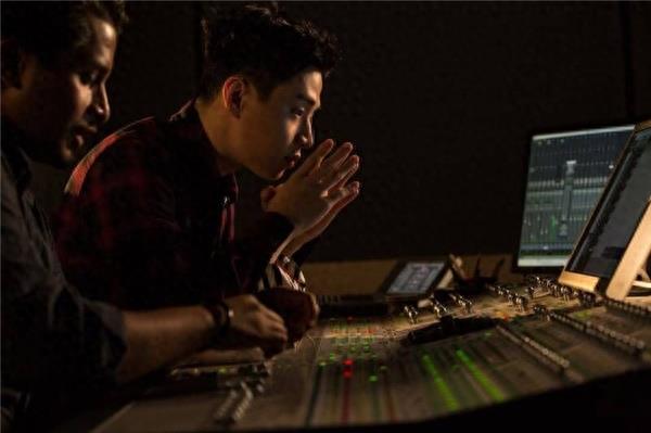 28岁刘宪华近照，妹妹清纯漂亮，他明明可以靠脸吃饭却一身才华