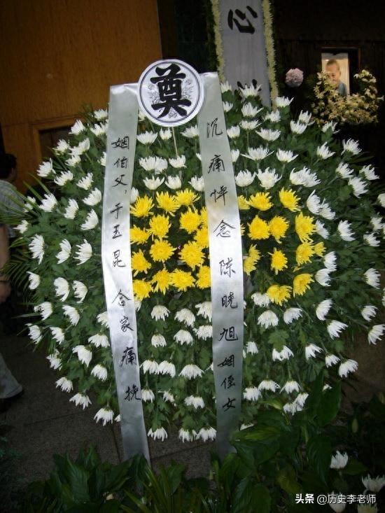 记录陈晓旭葬礼现场:临终前对父亲说了五个字,图9邓婕悲伤欲绝