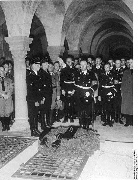 有史以来最大的刽子手：微笑恶魔希姆莱的一生