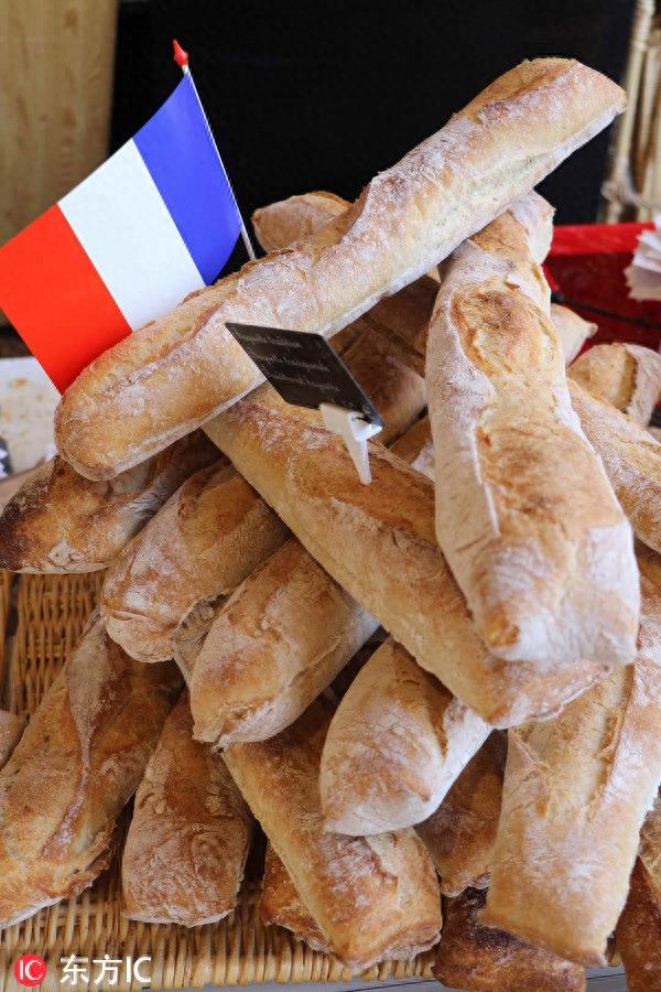 法国欲为“法棍”面包申遗 马克龙表示支持