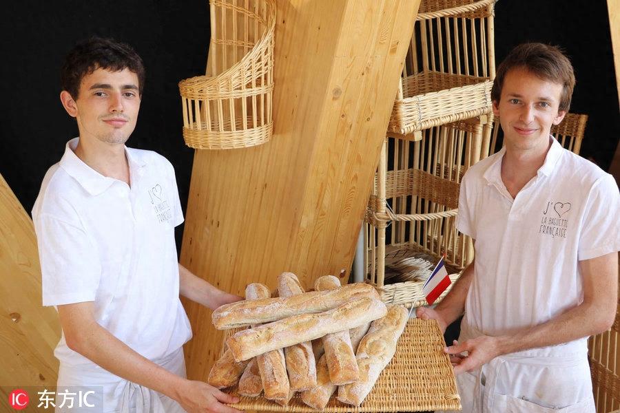 法国欲为“法棍”面包申遗 马克龙表示支持