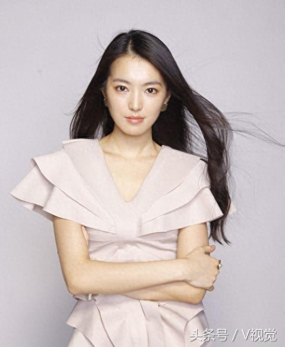 申珉熙 楚楚动人 身材窈窕,很多人认为她很美,你觉得呢