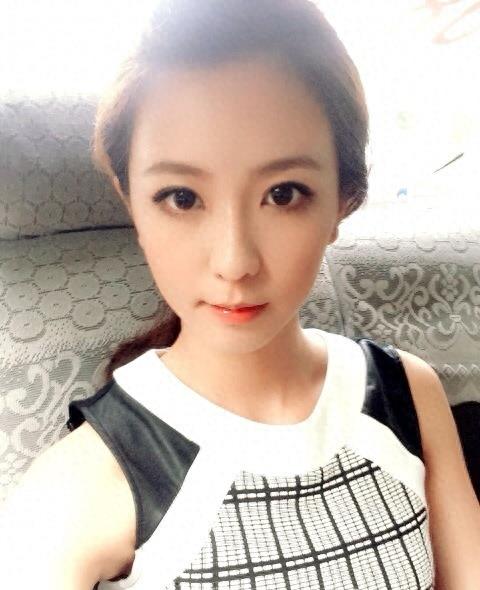 校花出身的周晓涵,个性率真,独立有主见