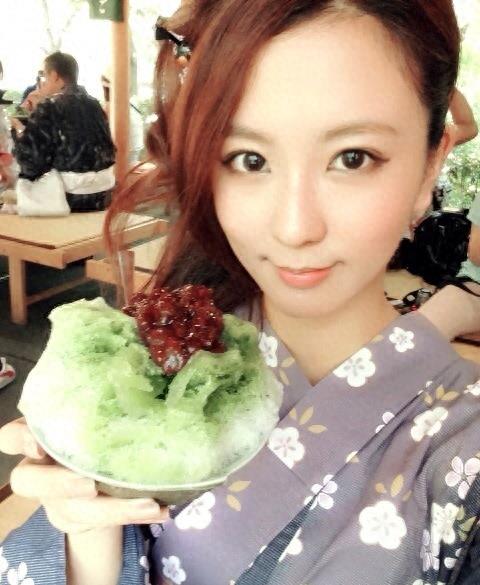 校花出身的周晓涵,个性率真,独立有主见