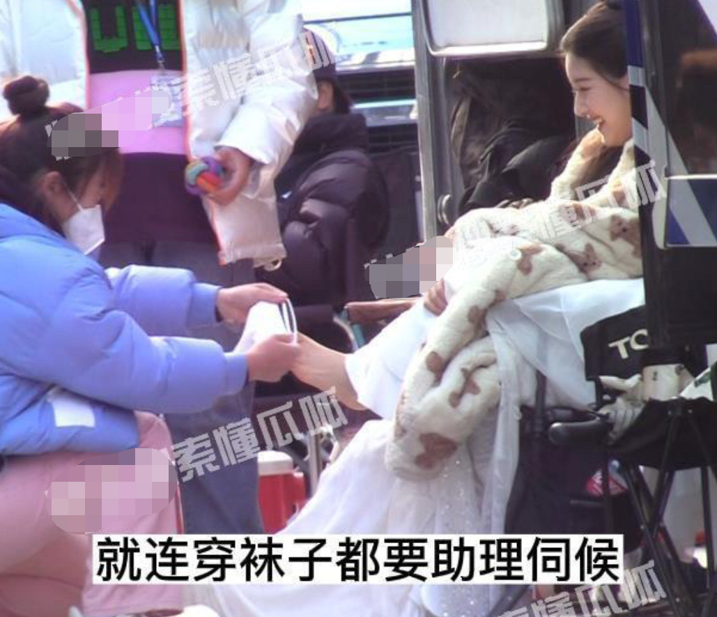 好友发文力挺赵露思，心疼其高烧还工作，卖惨失败被骂到删文