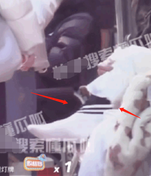 好友发文力挺赵露思，心疼其高烧还工作，卖惨失败被骂到删文