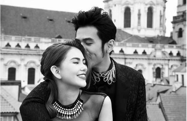 昆凌晒全家福，爸爸弟弟颜值爆表，儿子小小周呆萌又可爱！