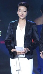 ​江珊：前夫高曙光，恋上靳东遭女儿反对，二婚嫁小三岁男星太幸福