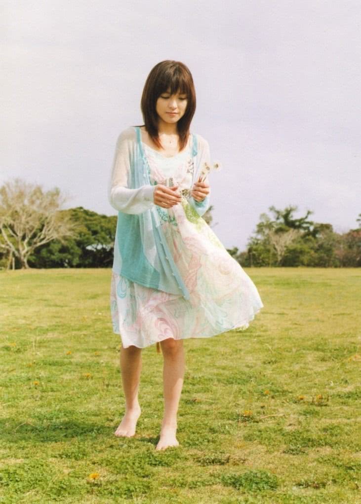 国仲凉子个人资料写真作品