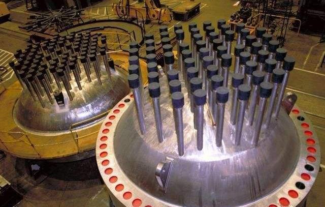 人类可造80万吨油轮，为什么美国海军却严格限制航母吨位？