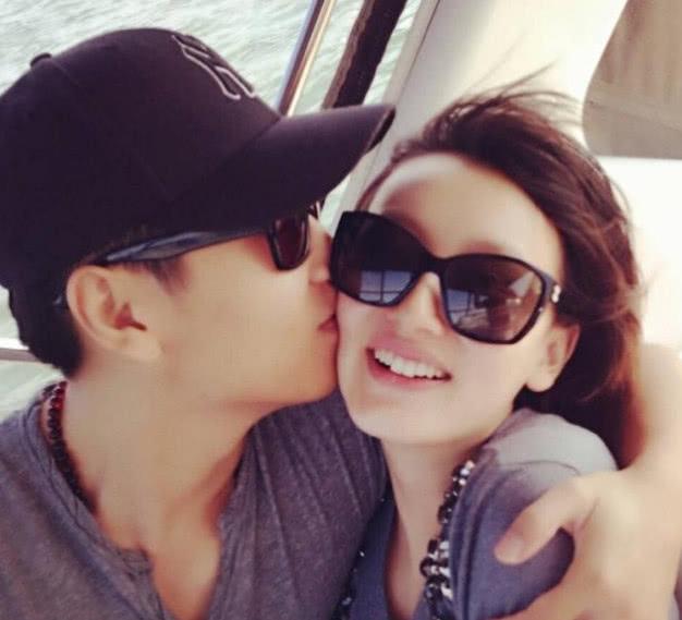 恋爱7年越走越近,从夫妻俩发展成为同事,如今结婚多年恩爱如初