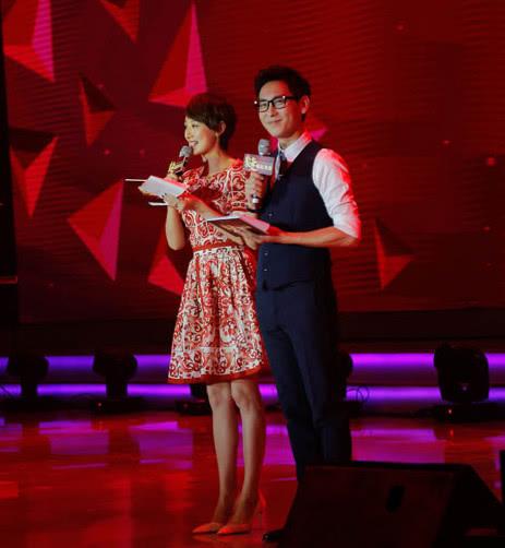 恋爱7年越走越近,从夫妻俩发展成为同事,如今结婚多年恩爱如初