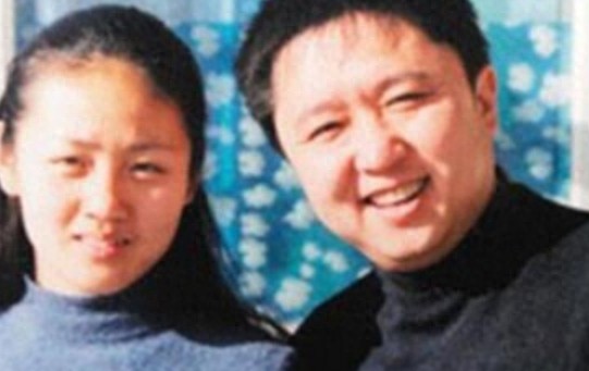 看完郭德纲的妻子，再看于谦的妻子，网友：难怪老郭眼馋