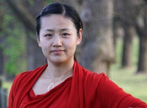 看完郭德纲的妻子，再看于谦的妻子，网友：难怪老郭眼馋